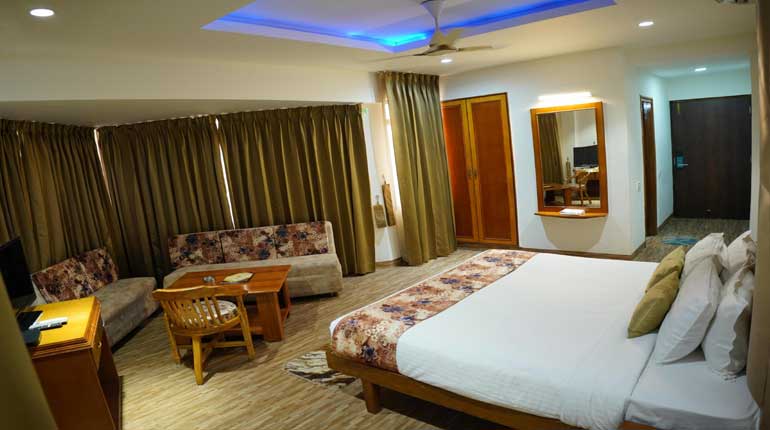 Dehradun hotel near Railway Station for short stays